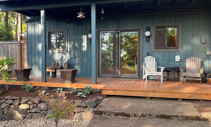 Western Apartment | Private Apartment with Spa Bathroom - heated floors, jetted tub, wifi, kitchen
