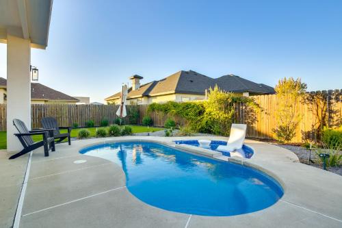 Brownsville House | Private Backyard Oasis Brownsville Family Home