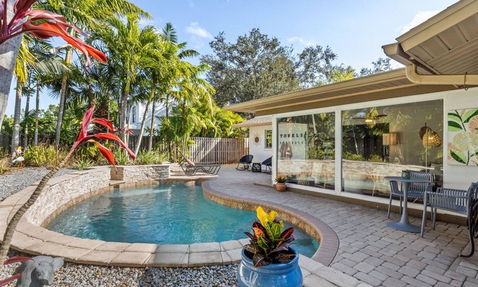 West Bradenton House | Private Backyard w/Heated Pool Near Anna Maria Island & Siesta Key Beaches!