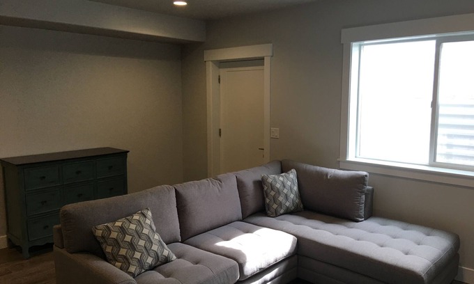 Snowbird House | Private Basement Guest Suite Near Golf Course