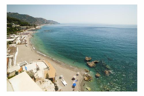 Spisone Apartment | Private Beach Apartment in Taormina