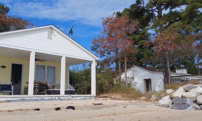 Point Lookout Cottage | Private Beach Front Getaway at The Sunshine Beach Cottage.