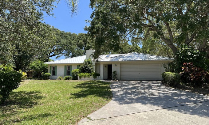 Melbourne Beach House | Private Beachside House on 1/2 Acre Lot - Walk to Beach and River.