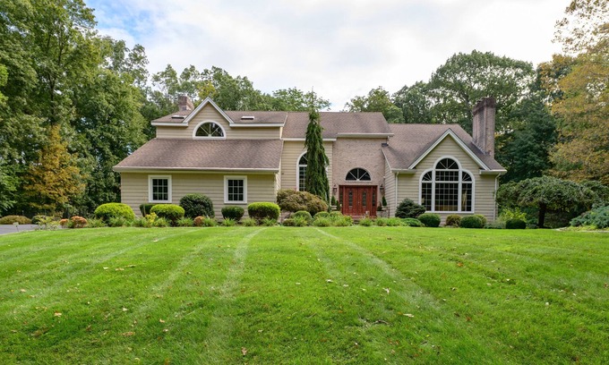 Orange House | Private, beautiful, luxurious large house, close to Yale. Ideal for 8 people