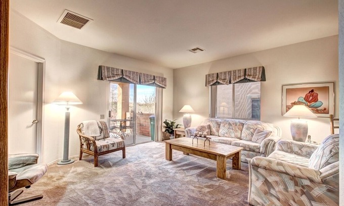 Green Valley House | Private, beautiful and spacious townhouse