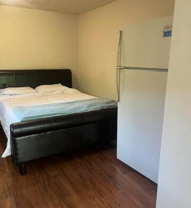 Downtown Victoria Apartment | Private bedroom close UVIC