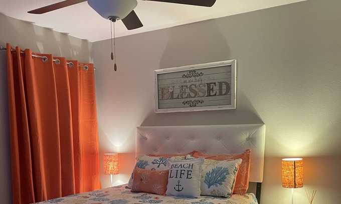 Gibsonton House | Private bedroom in a cozy home, just minutes from Alafia River and the Bay!