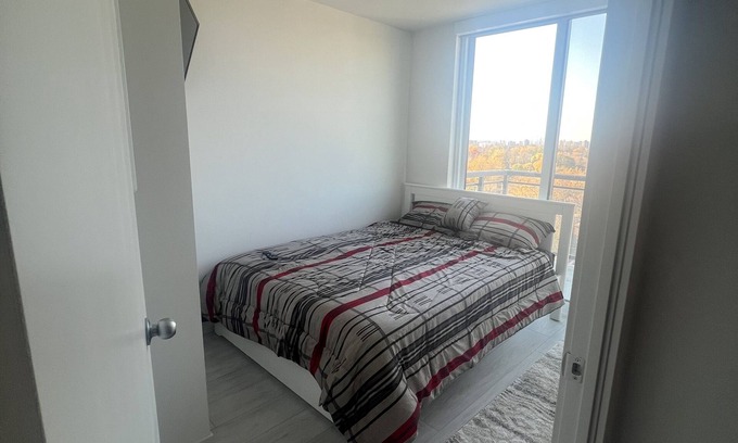 Fallingbrook Condo | Private bedrooms near beachesn