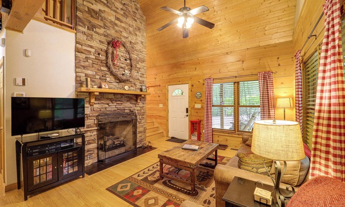 Deep Gap Cabin | Private Cabin on 2 Acres: Hot Tub, 10 Mi to Boone!