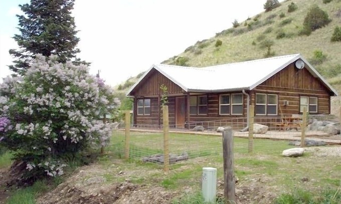 Chico Cabin | Private Cabin on 83 Acres located on Emigrant Creek