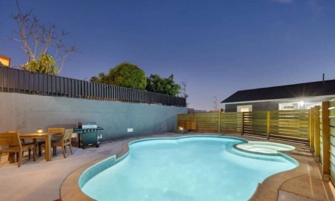 Grant Hill Villa | Private Casa/Min Downtown,Beaches,Freeways