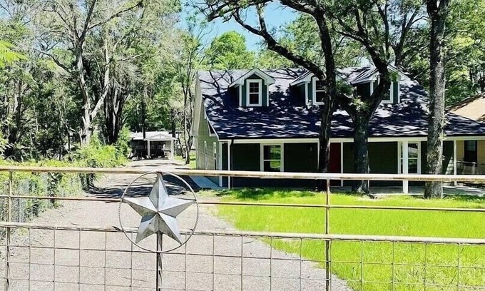 Cedar Creek Reservoir House | Private Cedar Creek Lake House - WATERFRONT! QUIET!n
