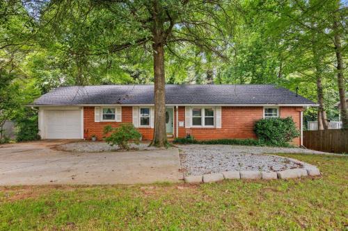 Tucker Apartment | Private & Chic 2BR Guest Suite