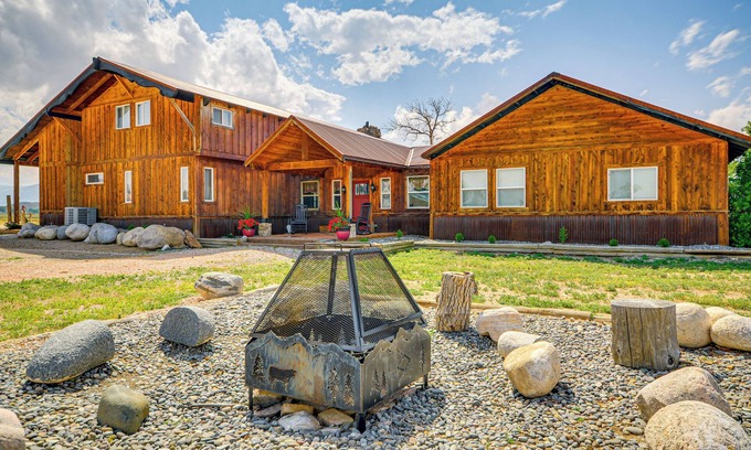 Clark Cabin | Private Clark Ranch Retreat w/Mountain Views!