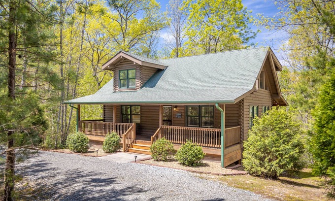 Nebo House | Private & clean. Enjoy the beauty of Lake James & Western North Carolina!