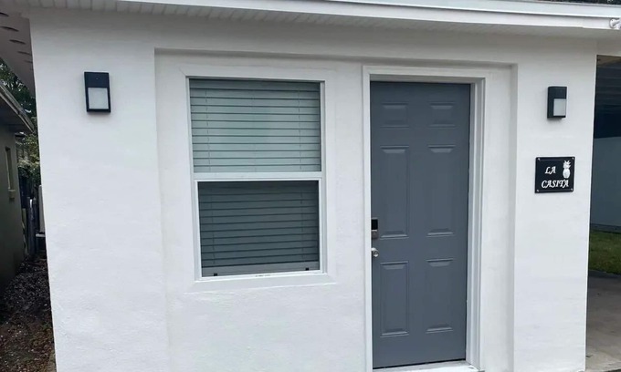 Ybor City Apartment | Private contemporary guest casita in Ybornn