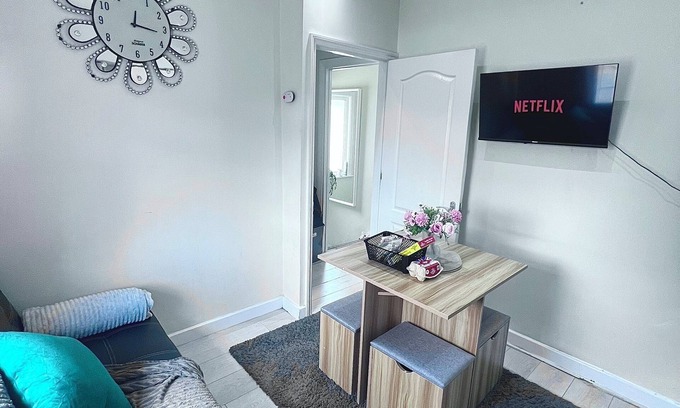 St. Helier Apartment | Private Cosy 2bedroom flat in London|free parking on premise