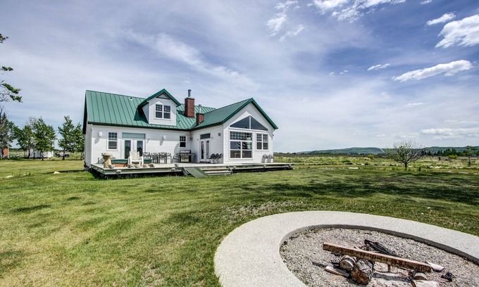 Calgary Villa | Private Cottage