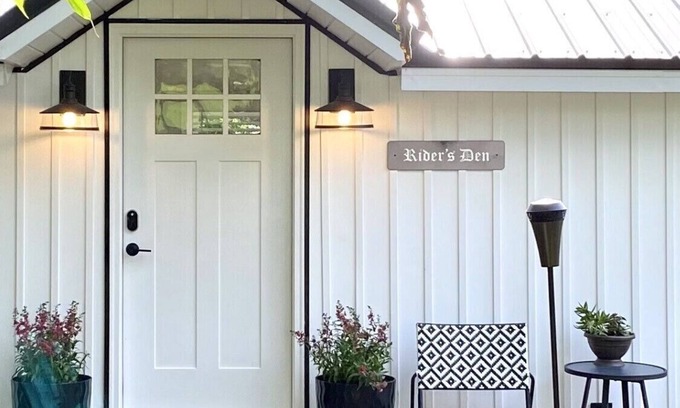 Mena House | Private cottage located on The Carriage House Inn Estate