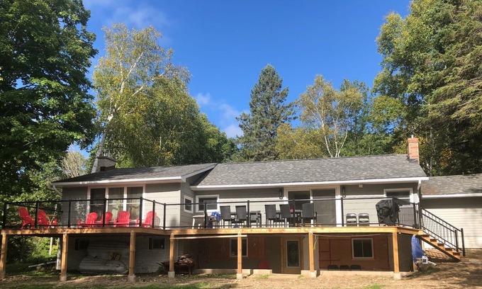 Harcourt House | Private Cottage on Lake Cardiff