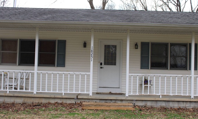 Akin Other | Private country setting. just 10 minutes from town
