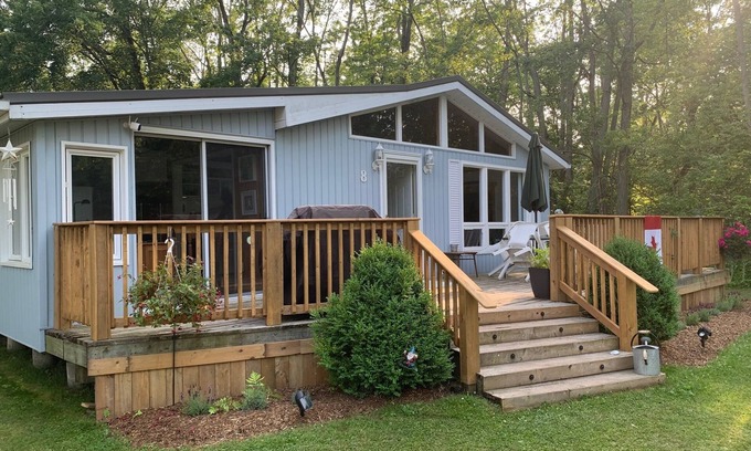 Turkey Point Cottage | Private, cozy and steps from the beach!
