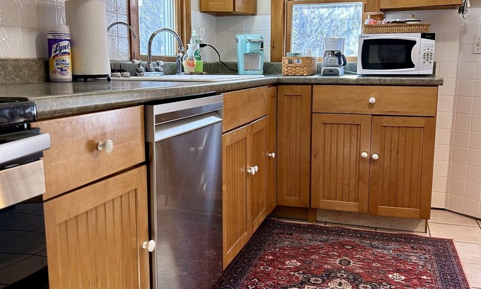 Bar Mills House | Private & Cozy Home on Wooded Lot