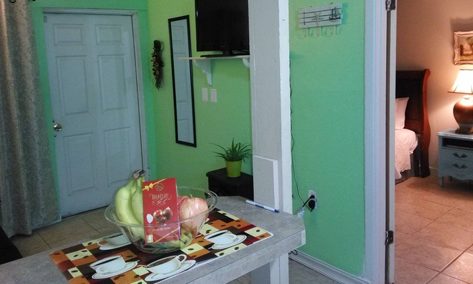 Lake Wales Apartment | Private Cozy Nr Lake, Safe Quiet Incl everything + Wifi nr Legoland
