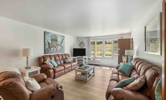 Lake Geneva Condo | Private & Cozy Villa on Zurich in LG