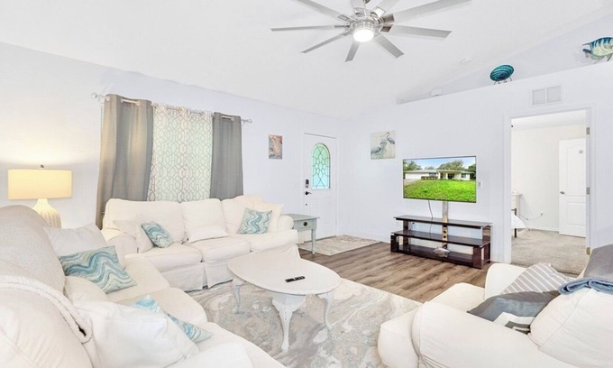 Crystal River House | Private Crystal River Getaway Minutes to Springs!