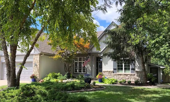 Kingston Lakes Apartment | Private DayLight Basement, Own Entrance, 1800 s/f