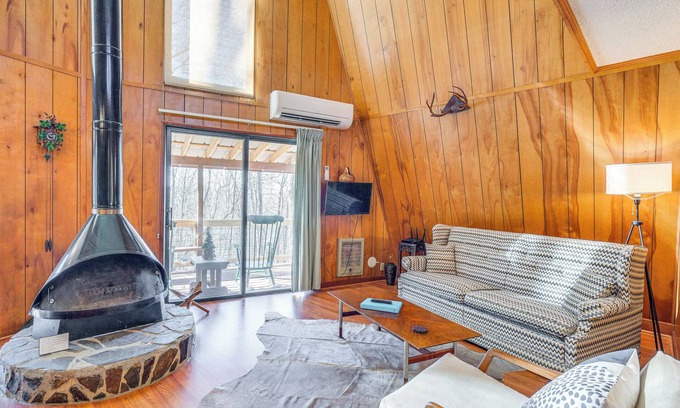 Murphy Cabin | Private Deck & Fire Pit: Secluded Cabin in Murphy
