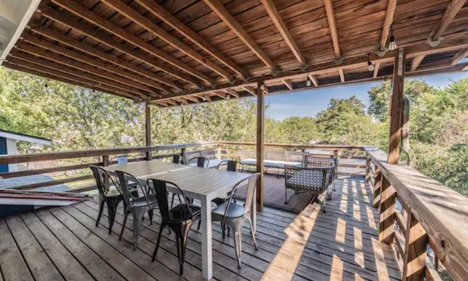 Tobin Hill House | Private Deck & Patio @Pearl/Riverwalk +Parking