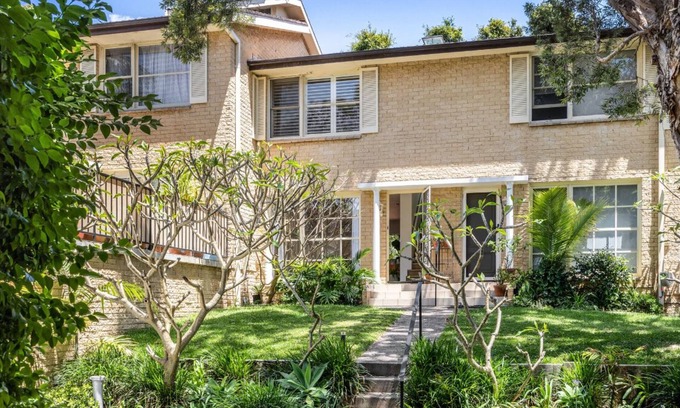 Dee Why House | Private Dee Why Townhouse-Relaxed Coastal Retreat with Pool/10 min walk to beach