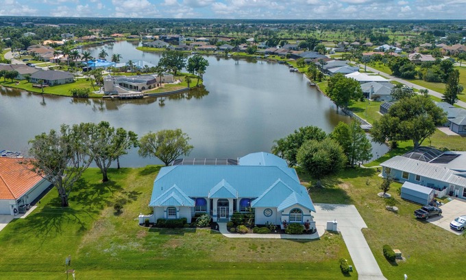 Lake Suzy House | Private Dock + Pool: Lakefront Florida Getaway!