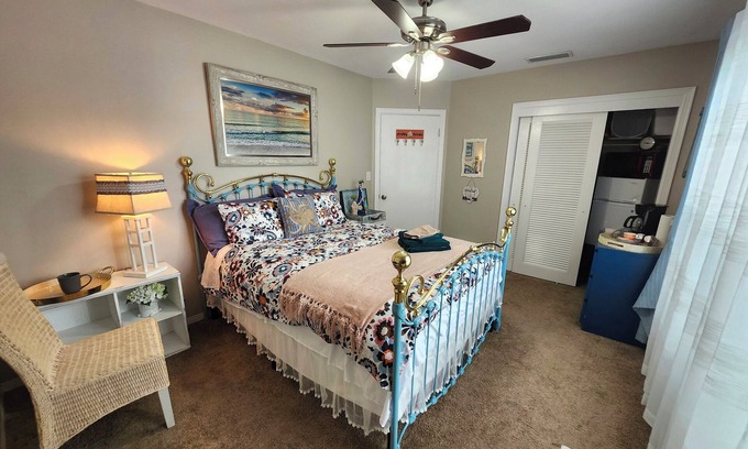 St. Petersburg - Clearwater House | Private entrance room & bathroom w/courtyard 10 min to beach & Downtown