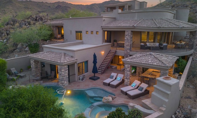 North Heights House | Private estate, insane views, minutes to Scottsdale! Groups & family paradise!