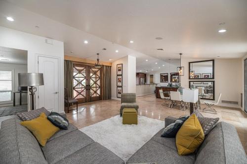 South Scottsdale House | Private Executive Home, Pet Friendly, Walkable