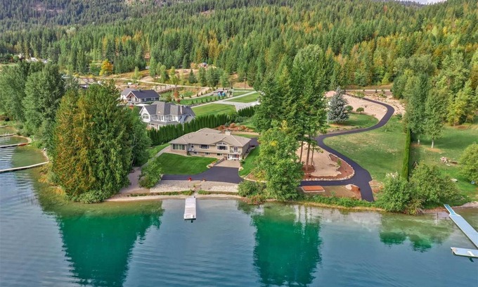 Blind Bay House | Private Executive Lakefront w/Boat Launch and Mooring