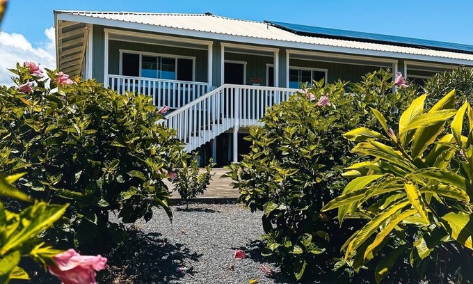 Hakalau House | Private Family House with Ocean/Mountain Views