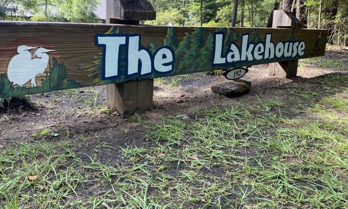 Florien House | Private*Family Lake Lodge*known as*THE LAKEHOUSE*5 Bed Rooms*4Baths*Sleeps 13*