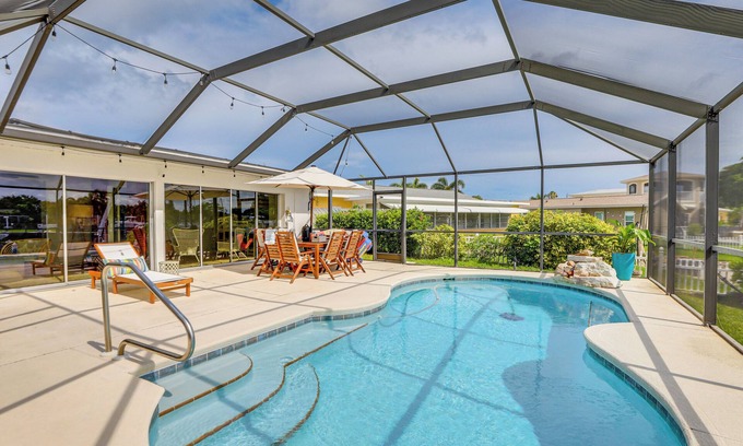 Palmetto House | Private Fishing Dock: Waterfront Palmetto Home!