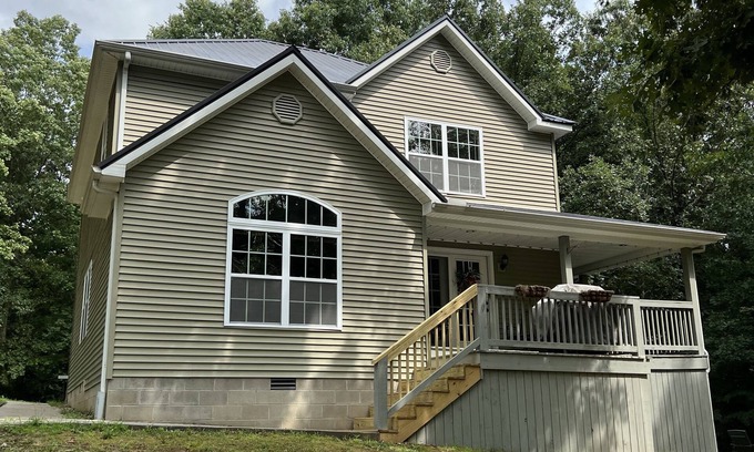 Lindseyville House | Private Getaway! Great for families and friends! Hot tub and Fire pit!