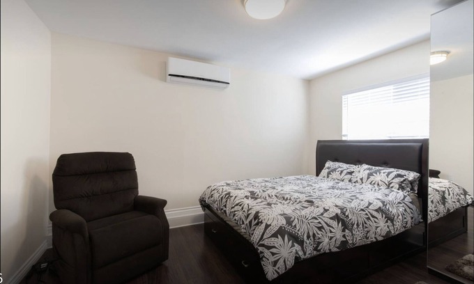 Santa Ana House | Private Guest house close to Disneyland & Little Saigon Mall