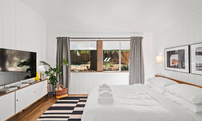 Denton Apartment | Private Guest-Suite in Architecturally-Renowned MCM Home