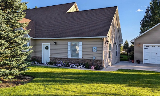 Rexburg House | Private guest suite with kitchen and no cleaning fee