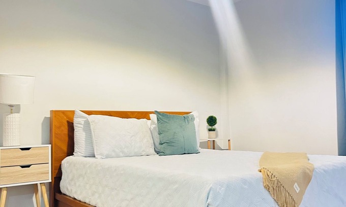 North Charleston House | Private Guest House in Back 'B' Charleston