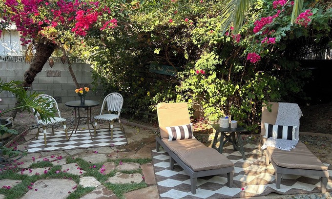 Magnolia Park House | Private Guesthouse in beautiful tropical setting.