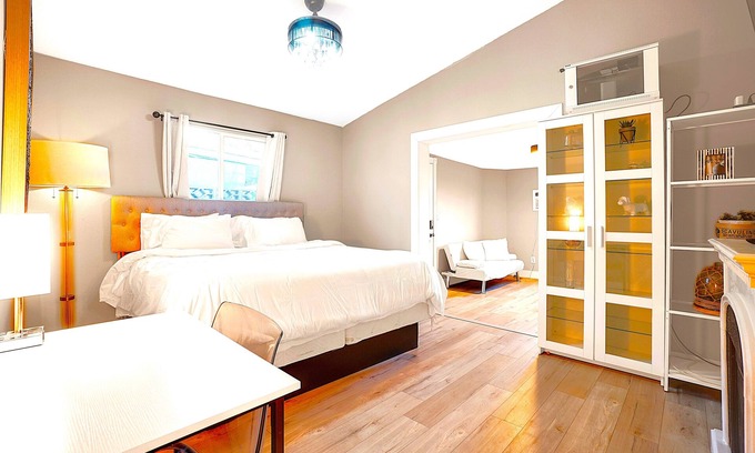 Paradise Apartment | Private Guestroom/Studio Unit In Southeast Las Vegas with WiFi, AC and King Bed.