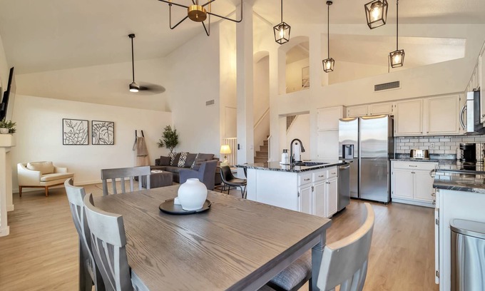 Hillcrest Ranch Homeowners House | Private Heated Pool, Dog Friendly, Garage Parking, Near Golf, Hiking, Shops/Dining + FREE GOLF!